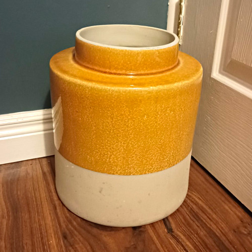 Round glossy pottery - glossy,